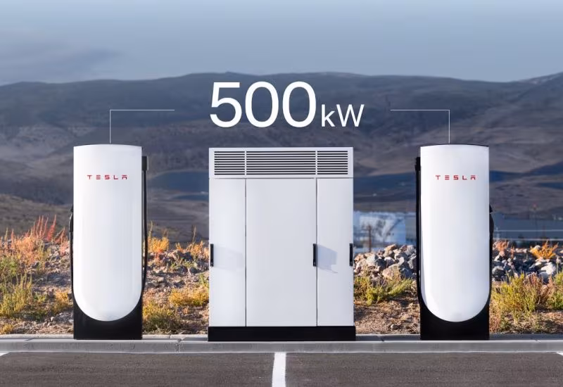 Илон Маск хочет ставить ИИ-суперкомпьютеры Tesla рядом с Supercharger