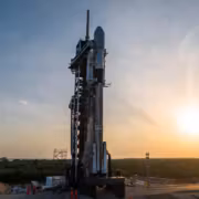 Ракета Vikram-1 на космодроме во время заката