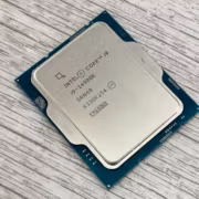 Процессор Intel Core i9-14900K на столе