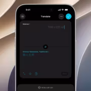 экран iPhone с приложением Apple Translate и языками перевода
