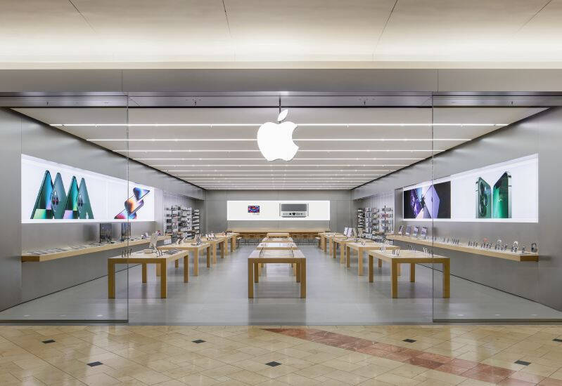 Магазин Apple с iPhone и iPad внутри