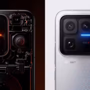 Два мобильных телефона iQOO 15 Ultra и Xiaomi 17 Ultra задняя часть дизайн