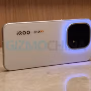 Передняя часть смартфона iQOO 16