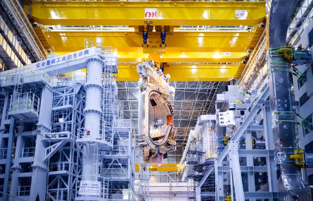 ITER поднял сектор вакуумной камеры для реактора «искусственного Солнца» 3 Крупный промышленный реактор ITER вакуумная камера сборка