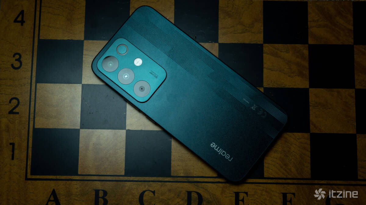 Смартфон realme P4 с камерой четырьмя объективами