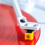 Обзор Reproductor RP-300BT: стильный виниловый проигрыватель с прямым приводом