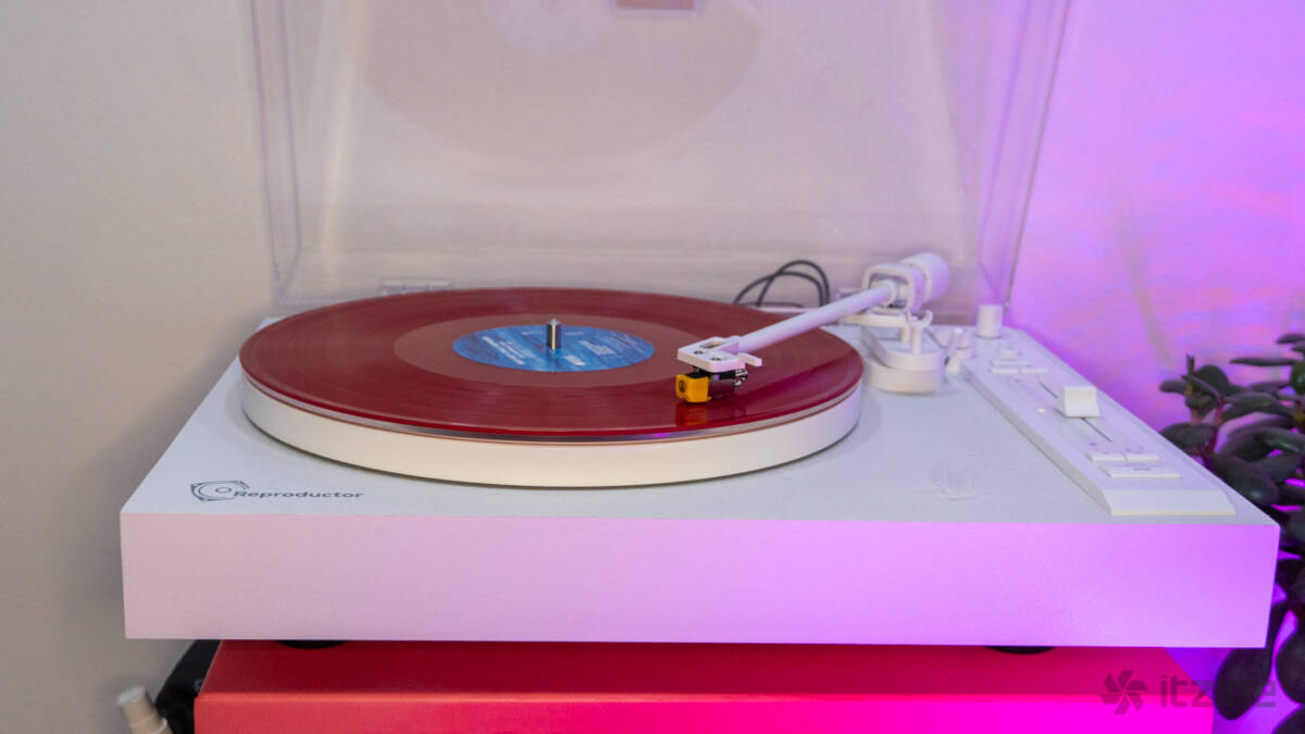 Обзор Reproductor RP-300BT: стильный виниловый проигрыватель с прямым приводом