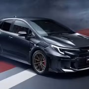 Черный Subaru WRX NBR Challenge Edition спортивный автомобиль
