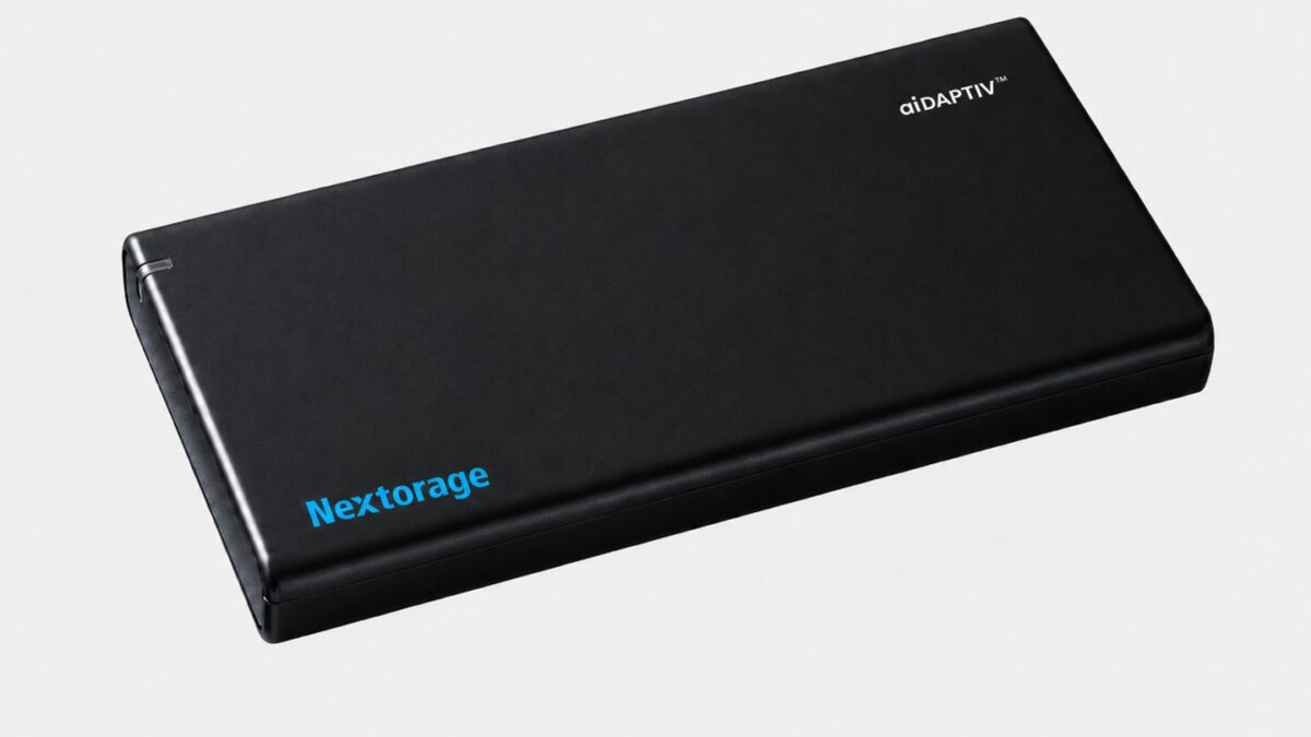 чёрный чехол для ноутбука Nextorage и aiDAPTIV