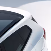 Электрокроссовер Polestar 4 SUV выйдет 2 сентября с запасом хода до 630 км 6 Верхняя часть электрокроссовера Polestar 4 SUV белого цвета