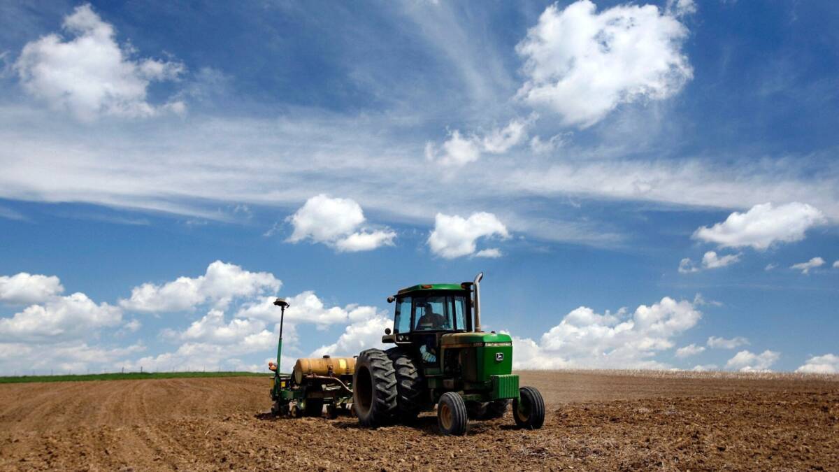 John Deere на 10 лет откроет фермерам доступ к ремонту тракторов 1 John Deere на 10 лет откроет фермерам доступ к ремонту тракторов