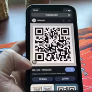 QR-код со скриншота на iPhone и Android