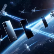 Спутники с солнечными панелями и смартфоны Huawei Honor Xiaomi