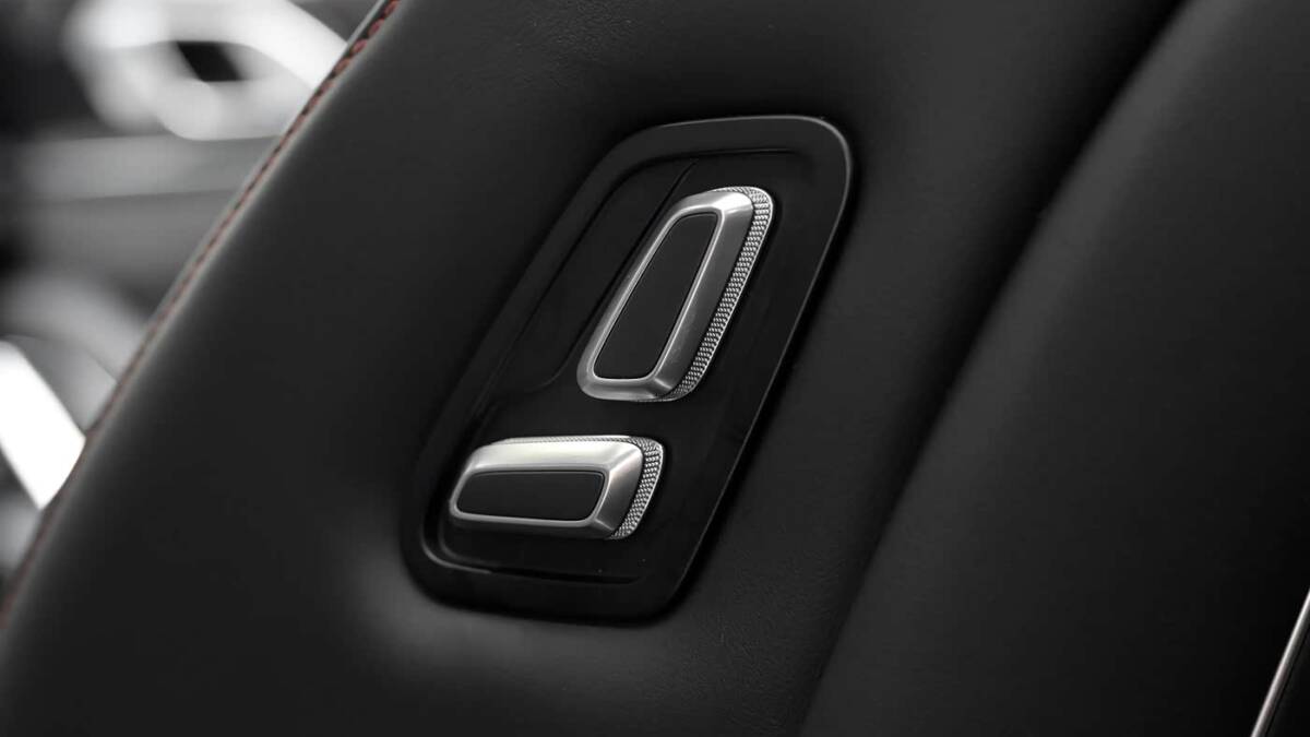 Кнопка Boss на центральной консоли седана Geely Preface L Plus