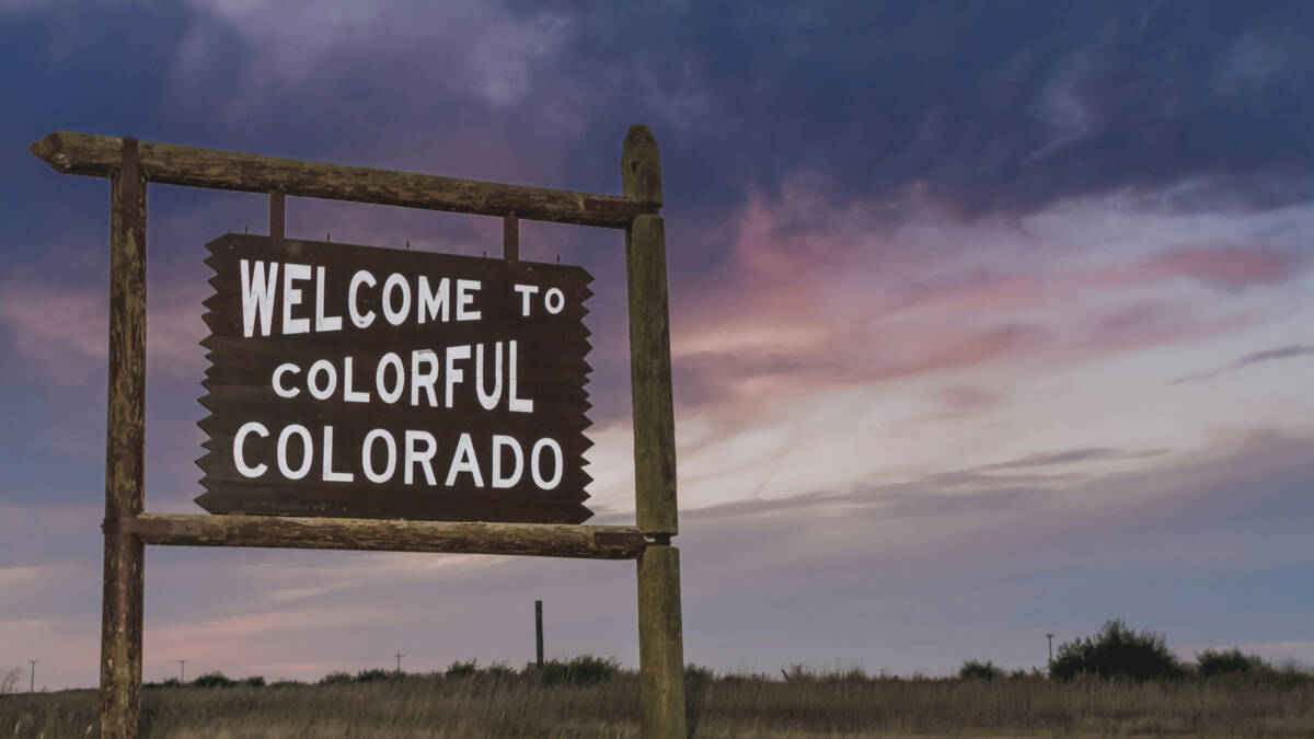 Деревянный знак Welcome to Colorful Colorado