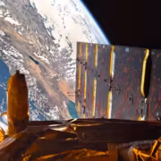 Космический модуль Haven-1 в космосе рядом с Землёй на орбите