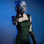 Косплей Лиары T'Soni из Mass Effect женщина в зеленом костюме с синей кожей и волосами