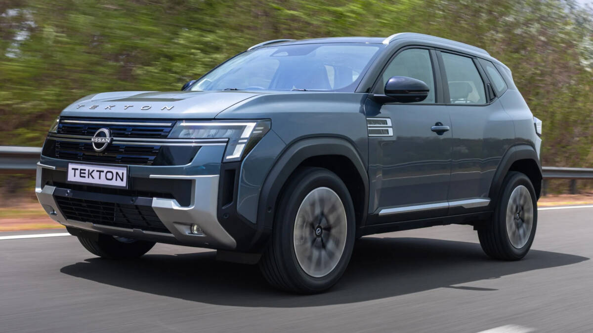 Кроссовер Nissan Tekton на дороге