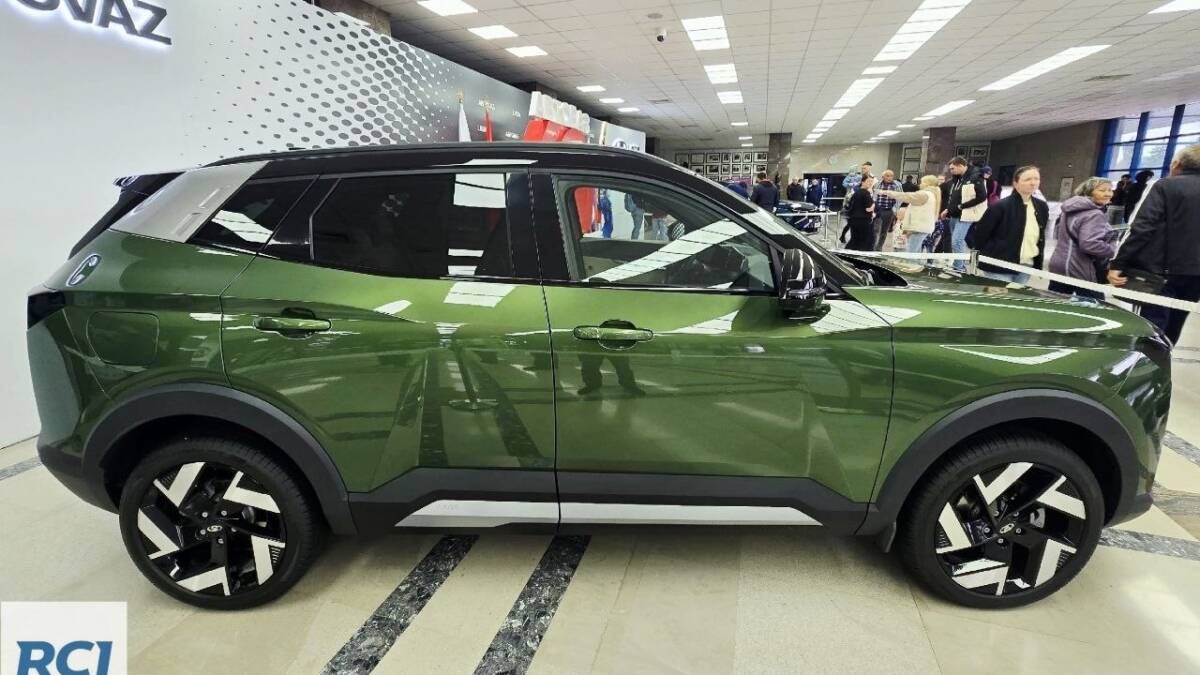 Lada Azimut показали в цвете «Кориандр» до старта продаж 5 Лампа освещения светодиодный Лада Азимут зеленый цвет