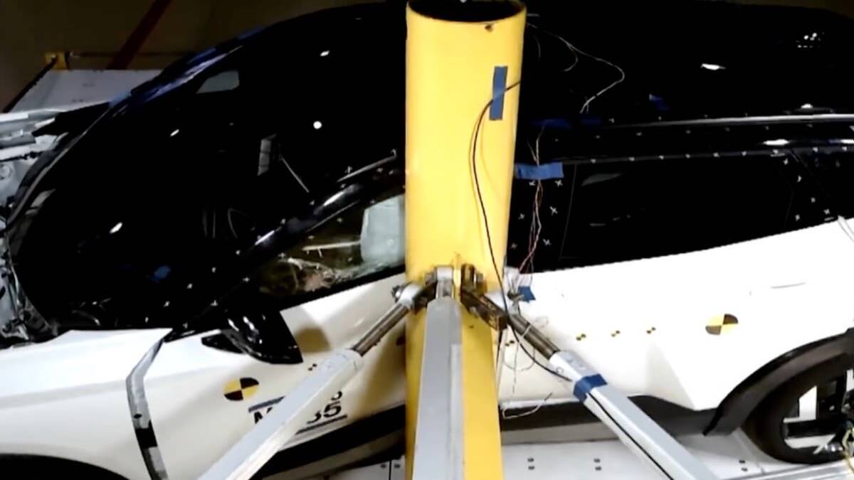 Lada Azimut выдержала боковой удар о столб в тесте по Правилам ООН № 135 1 Lada Azimut выдержала боковой удар о столб в тесте по Правилам ООН № 135