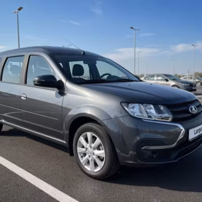 Lada Largus оснастили 6 оптоволоконными датчиками для поиска поломок 5 Автомобиль Lada Largus на парковке с солнечной погодой
