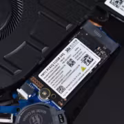 SSD YMTC внутри ноутбука Lenovo ThinkBook 14