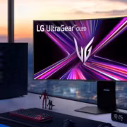Настольный компьютер и монитор LG UltraGear OLED с подсветкой вентиляторов