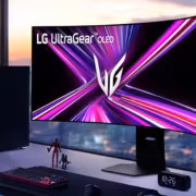 компьютерный стол с монитором LG UltraGear OLED