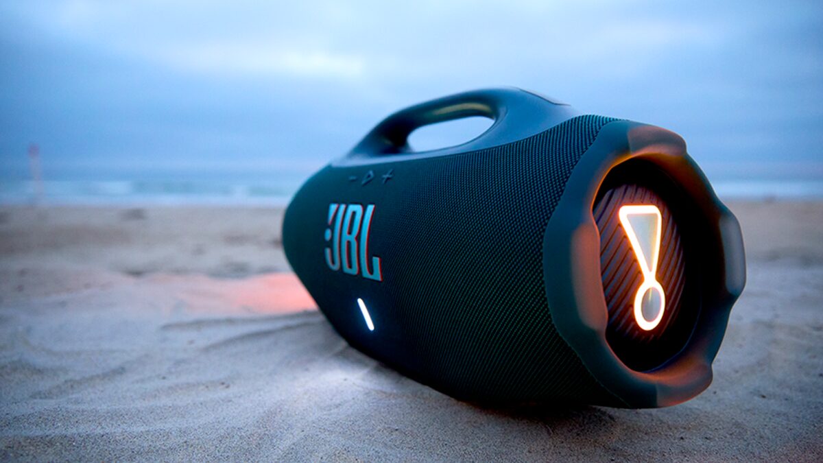 Лучшие «бумбокс»-колонки в 2026 году: подробный обзор 10 Бумбокс JBL в закрытой песчано-карамельной среде