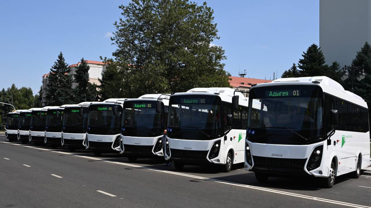 Майкоп получил 9 метановых автобусов СИМАЗ 2258-538 с USB-зарядками и аппарелью для колясок 1 Майкоп получил 9 метановых автобусов СИМАЗ 2258-538 с USB-зарядками и аппарелью для колясок