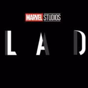 Логотип Marvel Studios и название блэйд с тёмным фоном