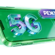 МегаФон включил 5G-роуминг в Турции, Китае, ОАЭ и еще 7 странах 6 МегаФон 5G смартфон с зеленым ванильным фоном