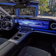 Интерьер нового Mercedes-Benz C-Class с 39-дюймовым экраном