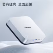 Мини-ПК Minisforum AI X1 Pro на столе