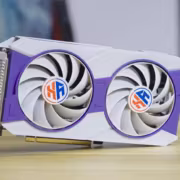 Видеокарта GeForce RTX 4080M на столе