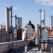 Антенны МТС LTE на крыше здания Аптекарского острова