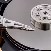 Головка чтения жесткого диска и шпиндель HDD