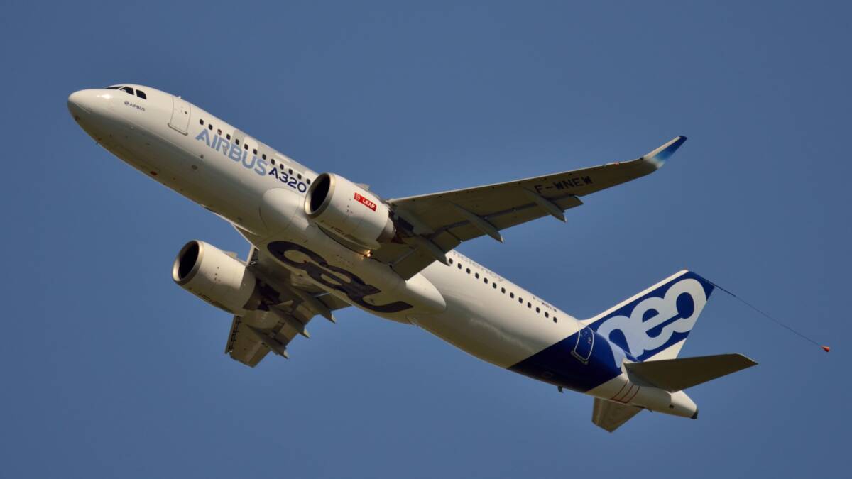 На запчастях для Ту-214, Boeing и Airbus пропали 12 млрд рублей 4 самолет Airbus A320 в небе самолет Airbus Airbus A320