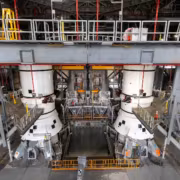 Космический ракетный двигатель SLS на сборочной площадке NASA