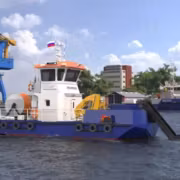 Инновационный нефтесборщик «Эко-1» на воде во время испытаний