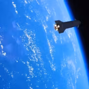 Международная космическая станция и ракета Starship SpaceX