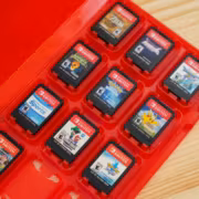 Nintendo снимет консоль Switch с продажи в Европе в 2027 году из-за правил ЕС 7 Джойстики и игры для Nintendo Switch в красном футляре