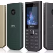 Nokia 300 4G Power Bank получил батарею на 3 700 мА·ч и зарядку на 18 Вт 6 Модель Nokia 300 4G Power Bank и три мобильных телефона