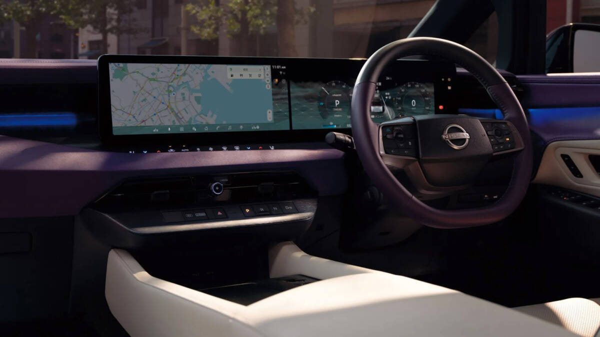Новый Nissan Elgrand вернулся через 16 лет и сразу бросил вызов Toyota Alphard 10 интерьер Nissan Elgrand передняя панель дисплей управление