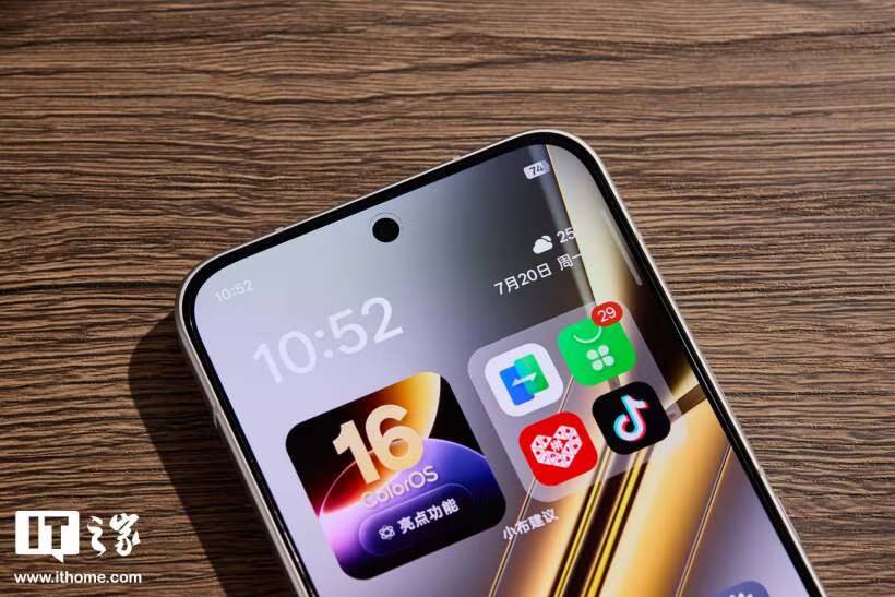 Экран Oppo K15 с приложениями и временем 10:52