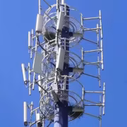 Отказ от Huawei и замена 5G-оборудования обойдутся Европе в 40 млрд евро 5 Телефонная вышка с антеннами Huawei 5G оборудование