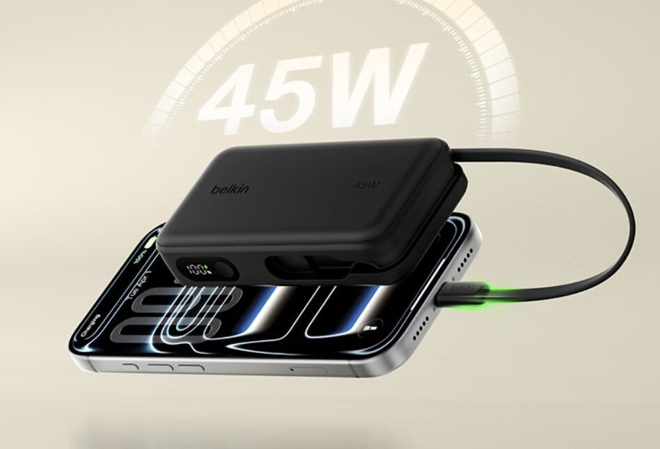 Пауэрбанк Belkin UltraCharge 10K получил кабель в корпусе, 45 Вт и экран 4 пауэрбанк Belkin UltraCharge 10K на смартфоне с дисплеем