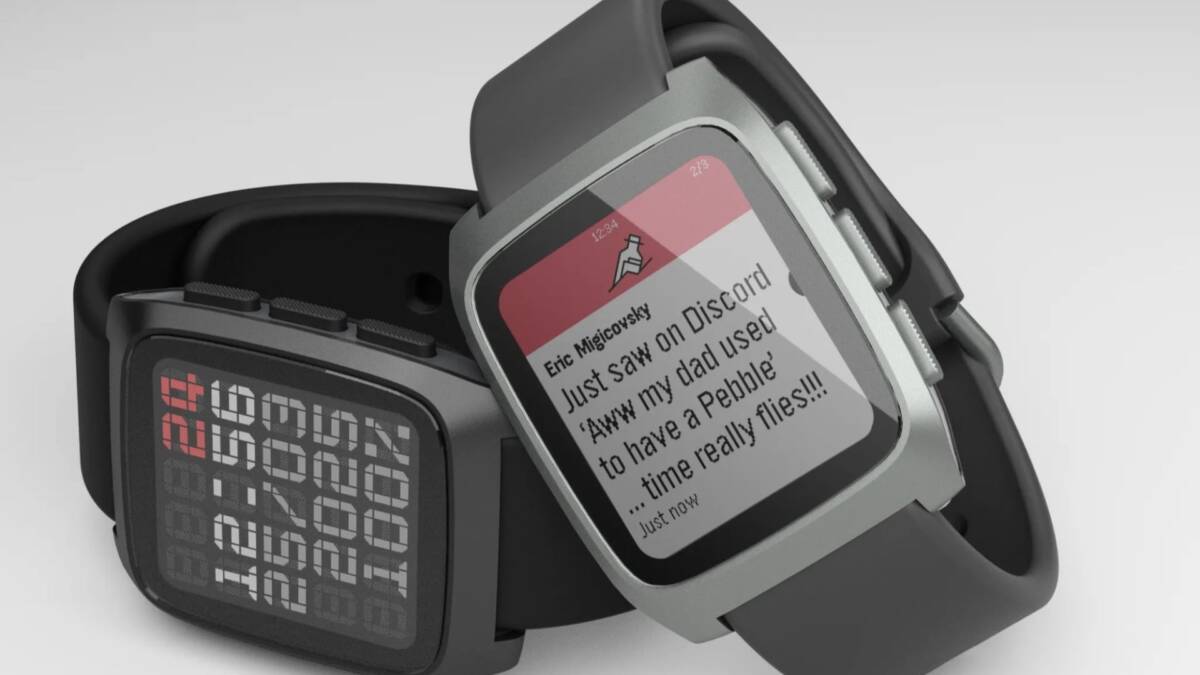 Умные часы Pebble с цветным дисплеем и металлической рамкой
