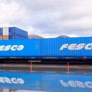 Первый контейнерный поезд FESCO из Беларуси дошел до Новороссийска за 5 суток 6 Контейнеры FESCO на грузовой железнодорожной платформе