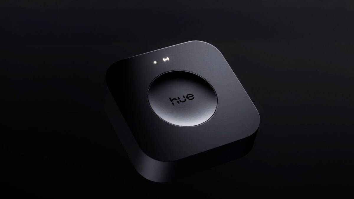 Черная коробка Philips Hue Bridge Pro